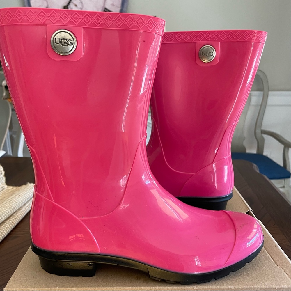 UGG RAIN BOOTS